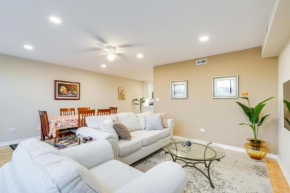 Steps to Shops and Eats Apt in Portage Park!